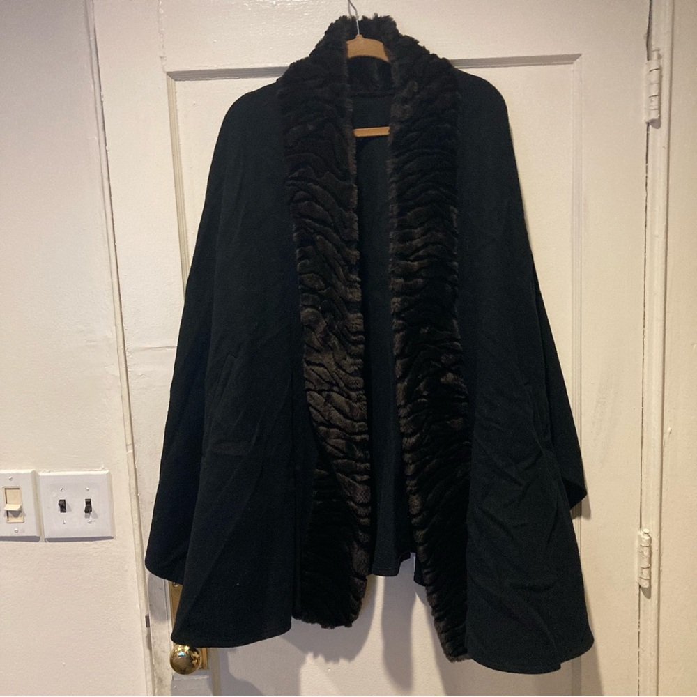 Vintage Komitor Heavy Wool Cape Poncho Faux Fur Trim One Size Fits All